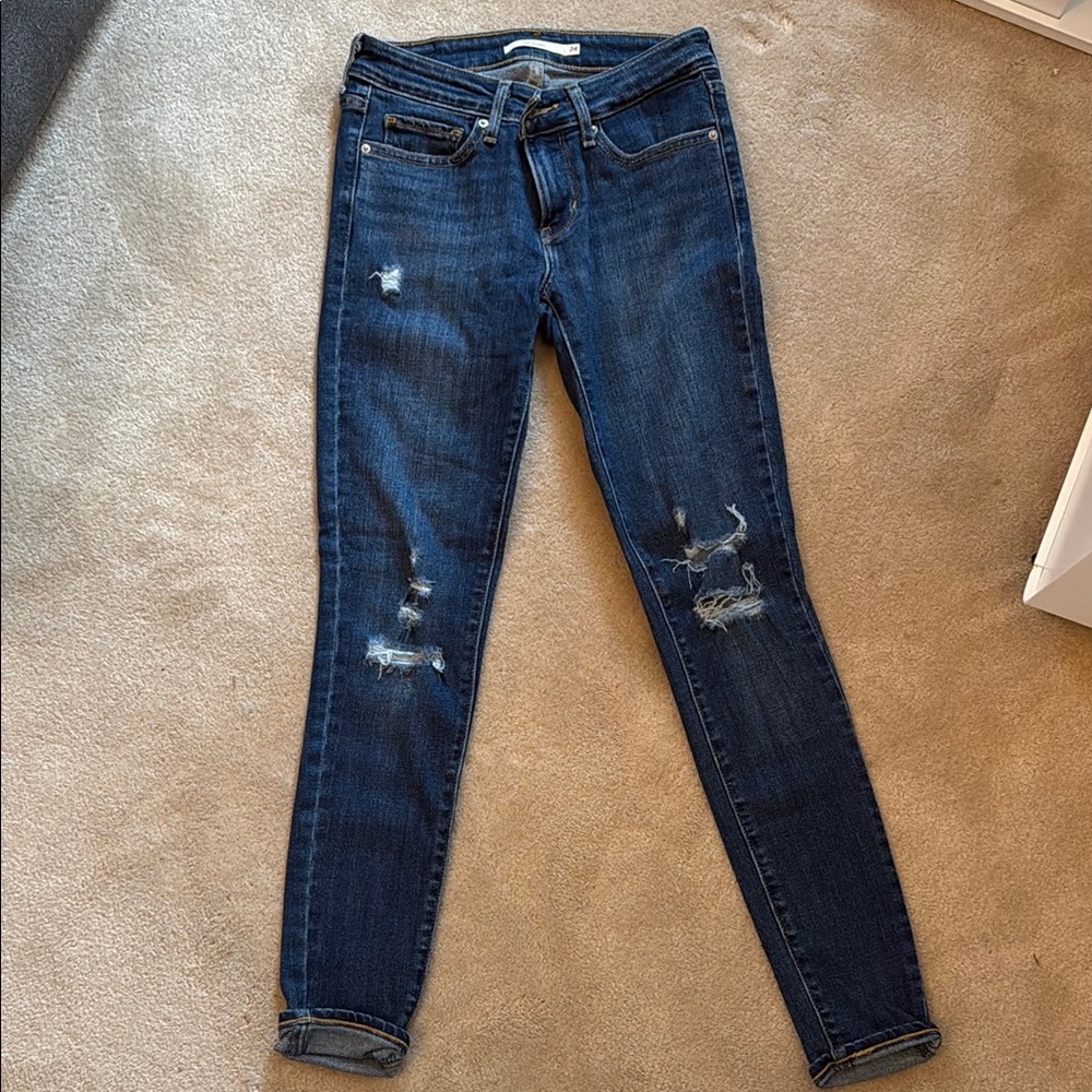 Levi’s 711 Skinny Distressed Jeans - size  24